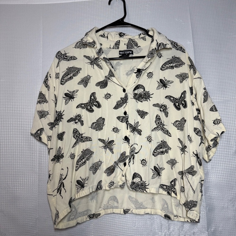 Hot Topic Button Down Rayon Insect Moth Print Cropped Boxy Goth Top 1